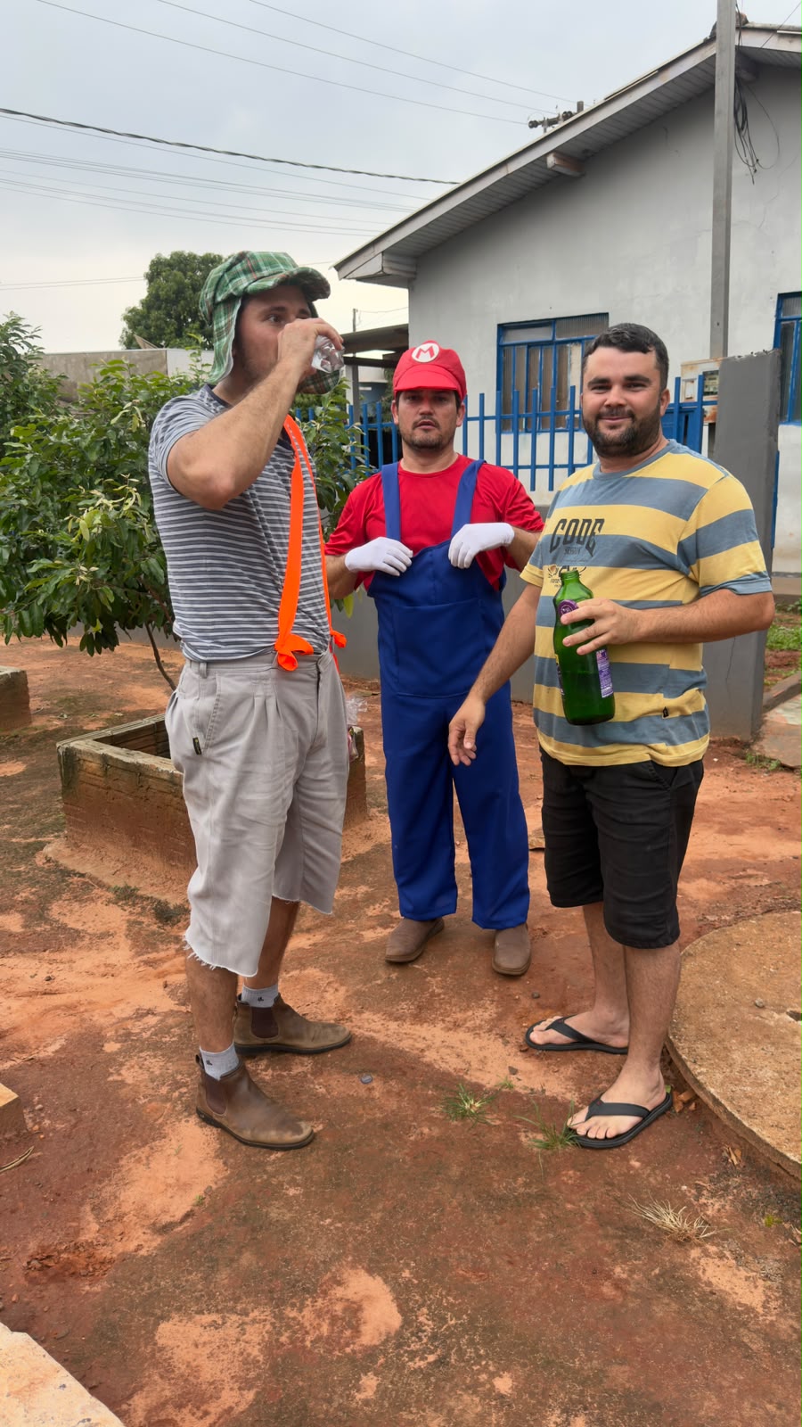 Servidores da Prefeitura de Itaquiraí percorrem todos os bairros com entrega de doces para o Dia das Crianças