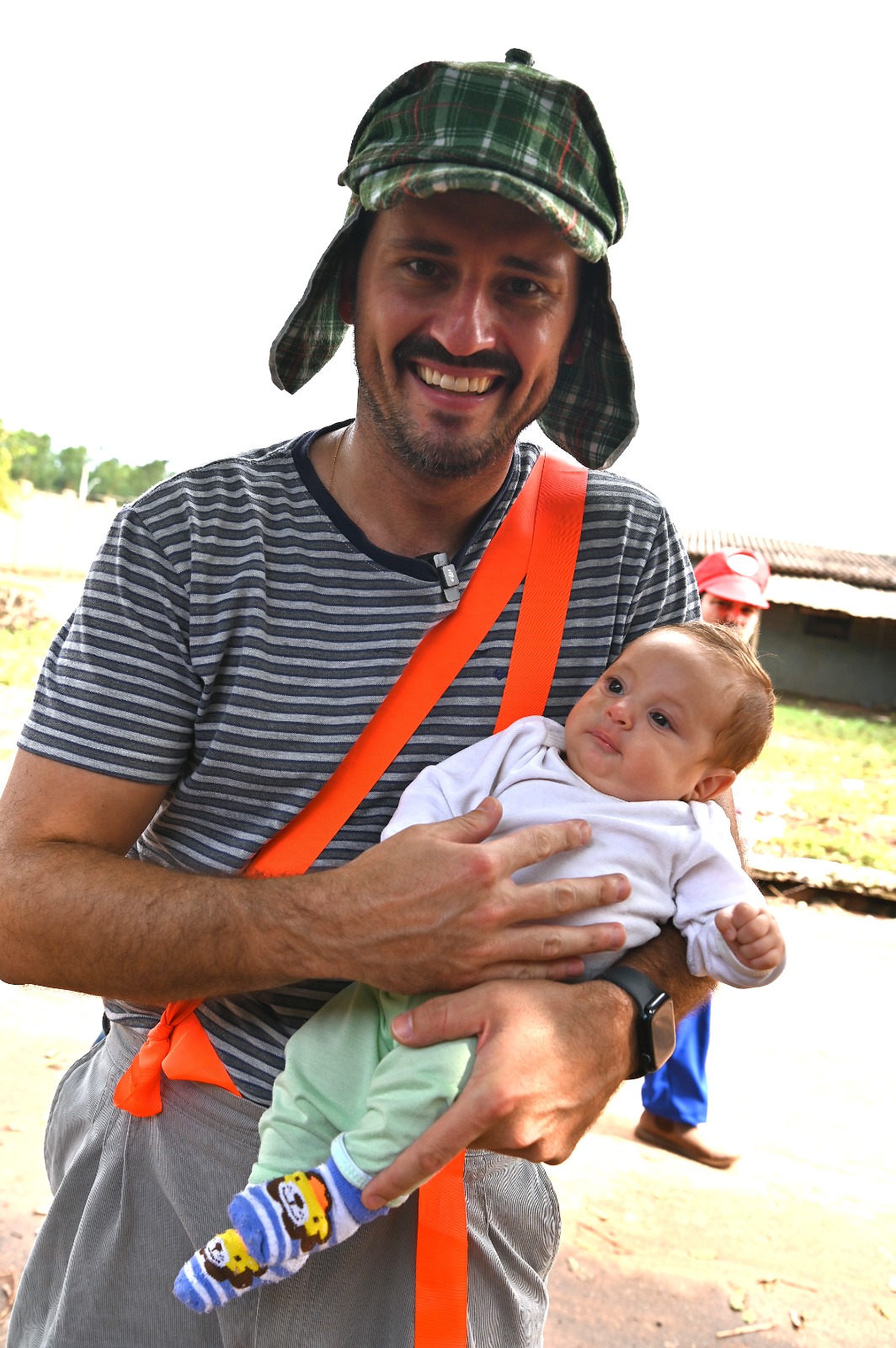 Servidores da Prefeitura de Itaquiraí percorrem todos os bairros com entrega de doces para o Dia das Crianças