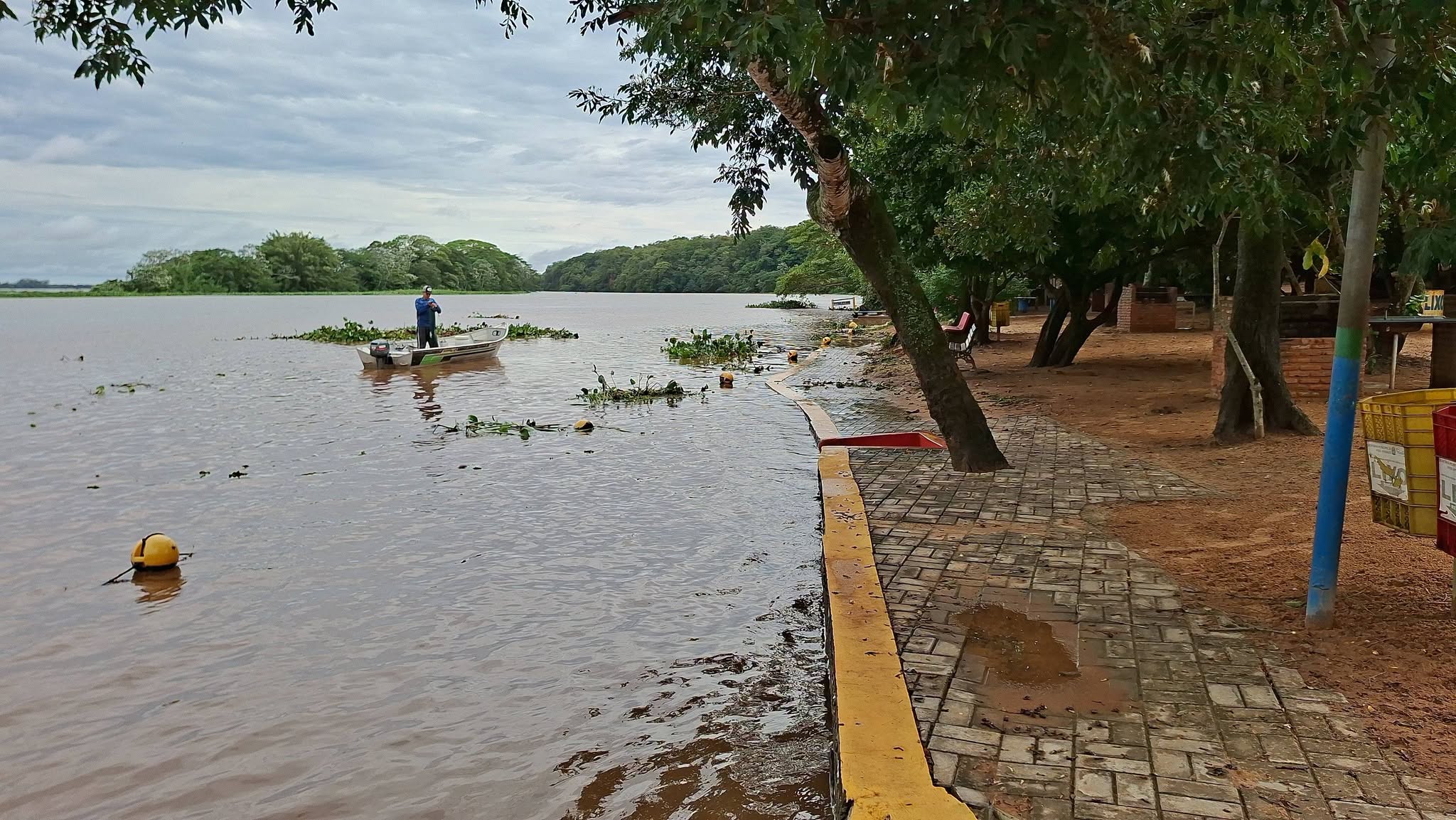 ATENÇÃO, VISITANTES: PRAIA DA AMIZADE IMPRÓPRIA PARA USO