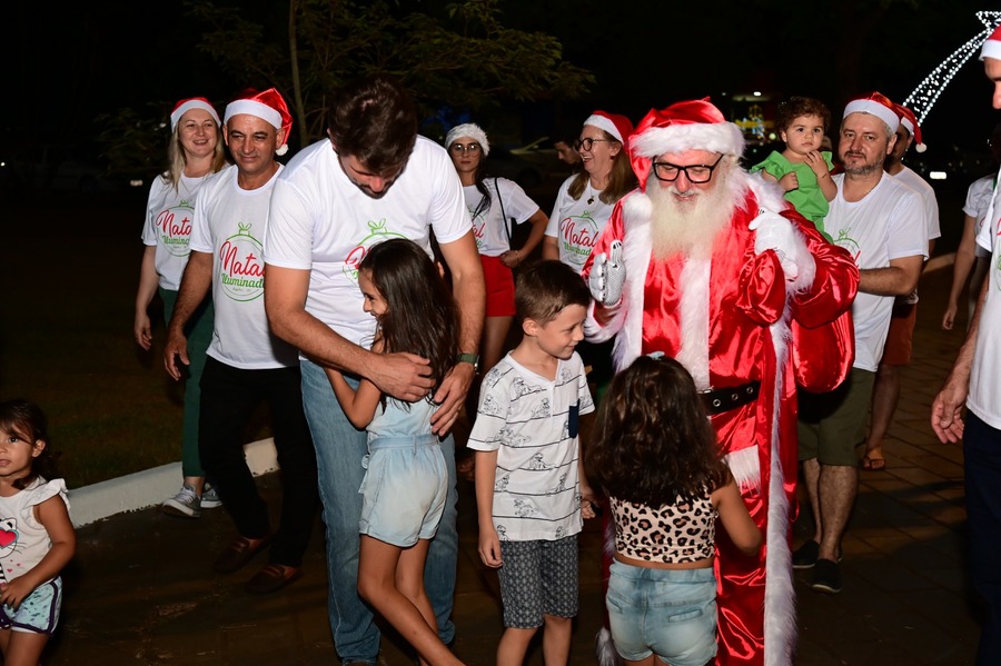 Prefeitura de Itaquiraí inaugura decoração natalina