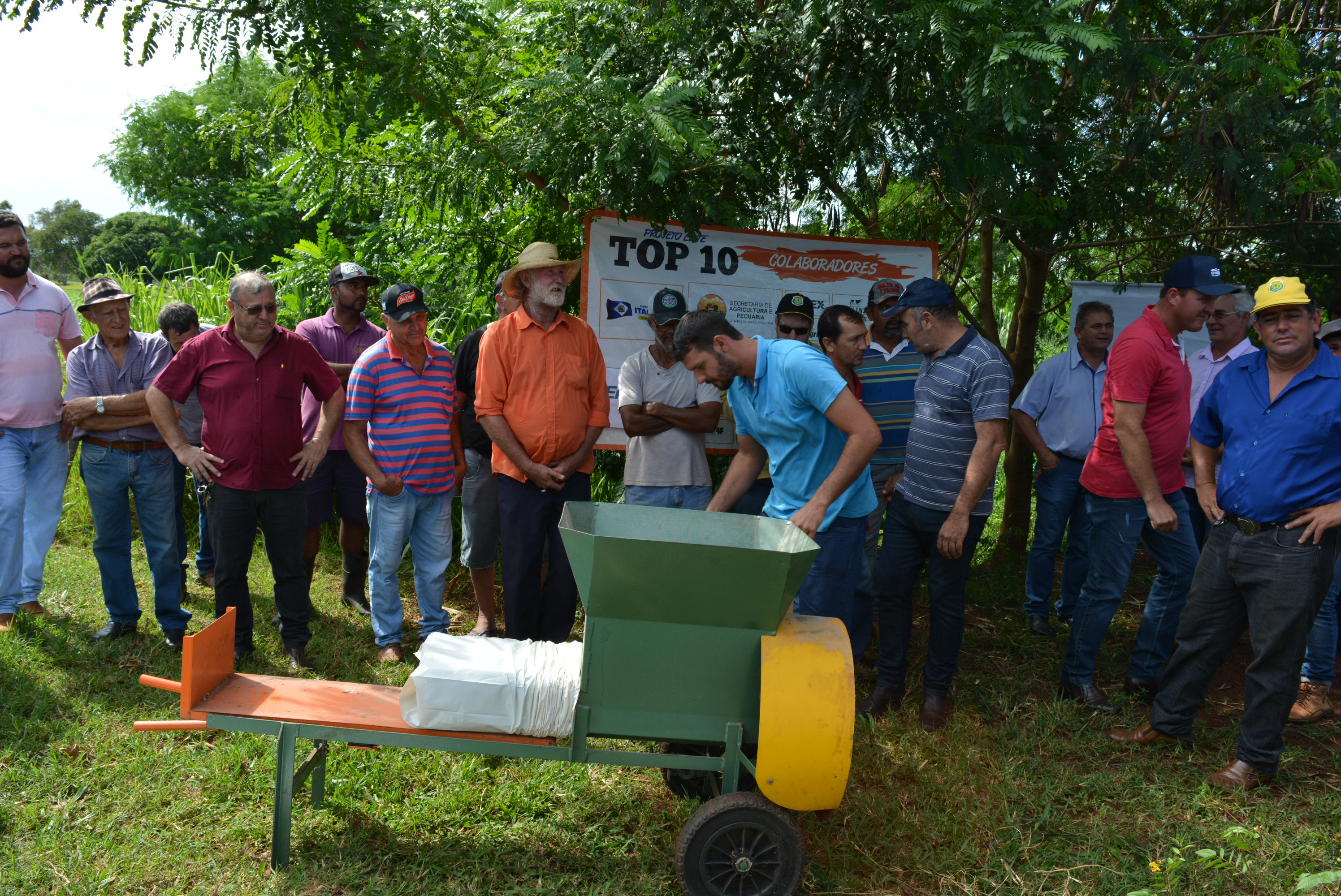 Em “Café com o produtor” Prefeitura de Itaquiraí apresenta o sucesso dos capins capiaçu e kurumi
