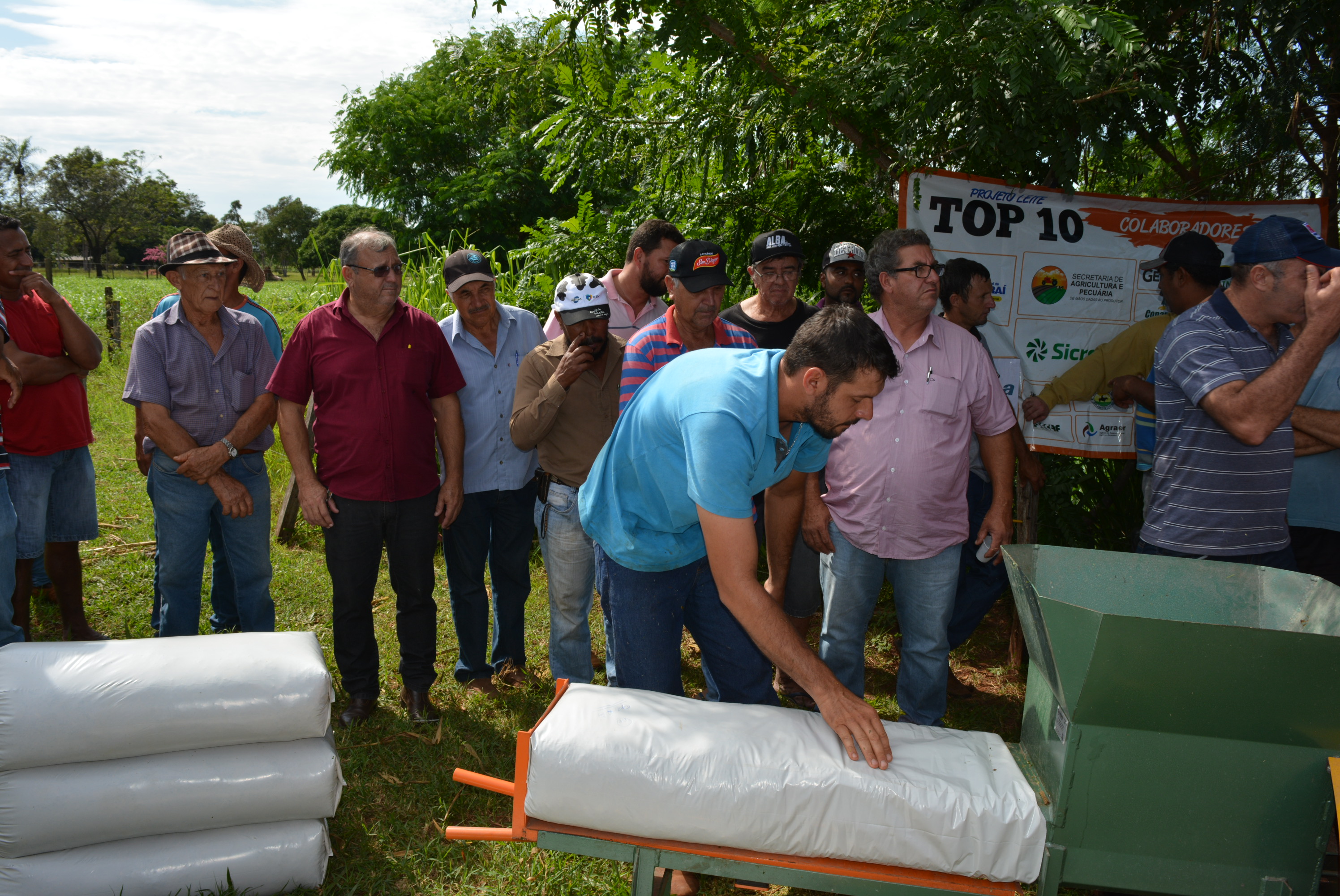 Em “Café com o produtor” Prefeitura de Itaquiraí apresenta o sucesso dos capins capiaçu e kurumi