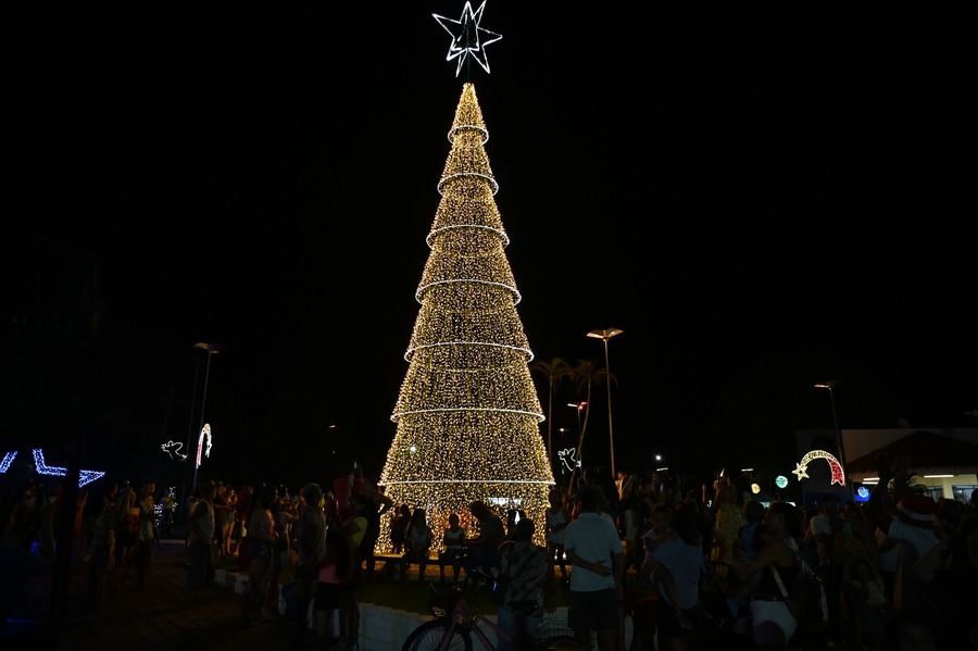 Prefeitura de Itaquiraí inaugura decoração natalina