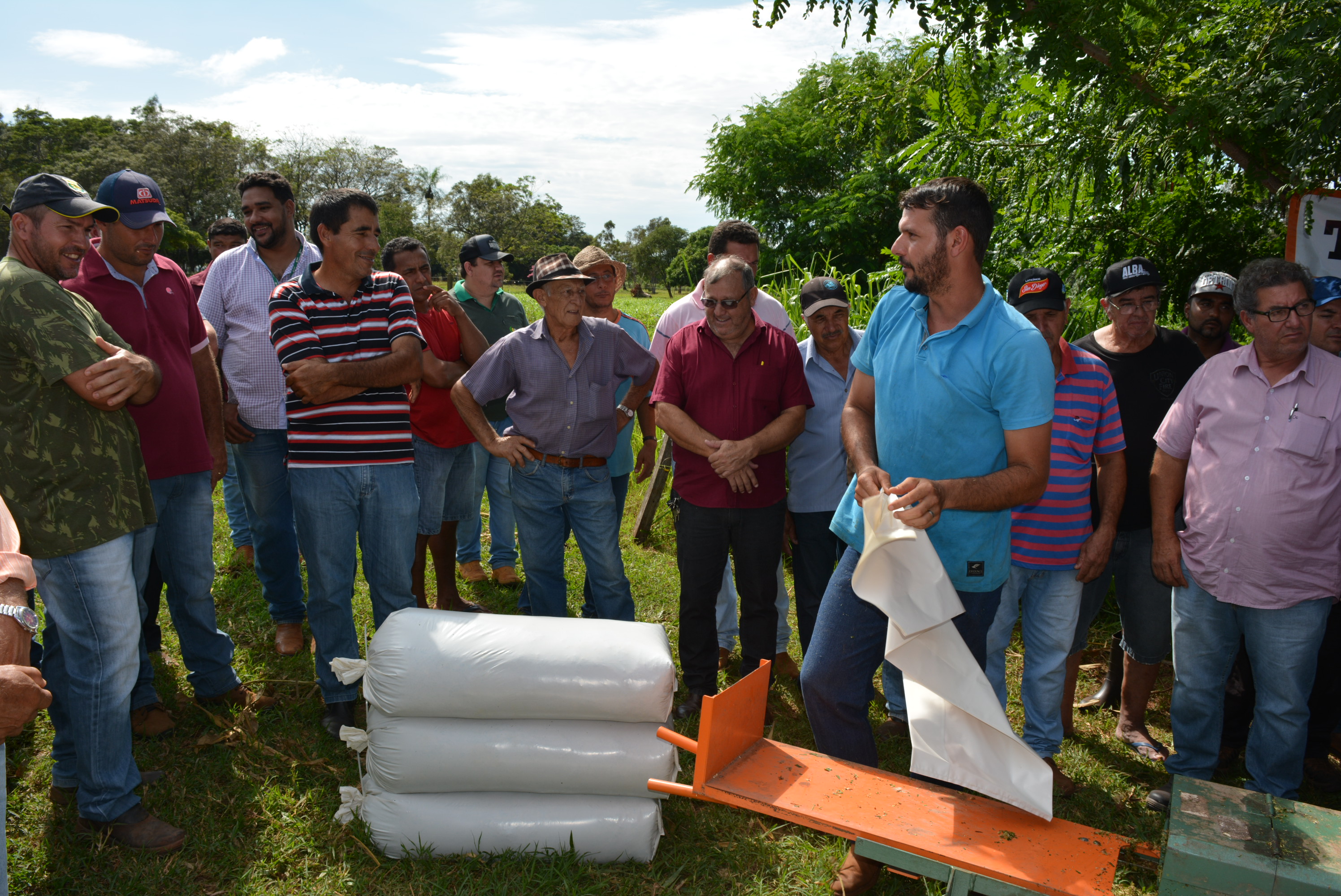 Em “Café com o produtor” Prefeitura de Itaquiraí apresenta o sucesso dos capins capiaçu e kurumi