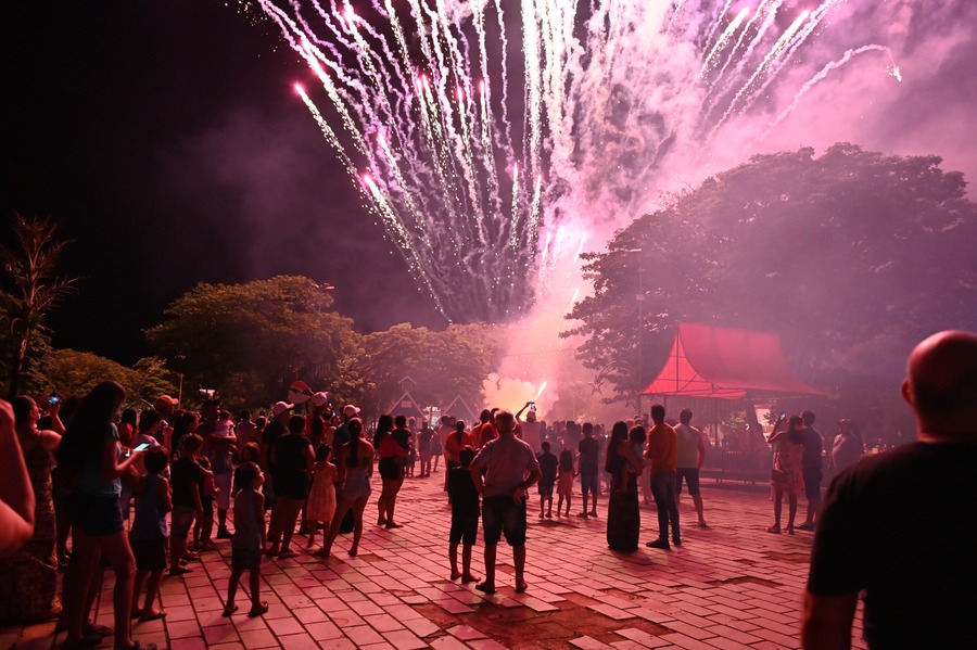 Prefeitura de Itaquiraí inaugura decoração natalina