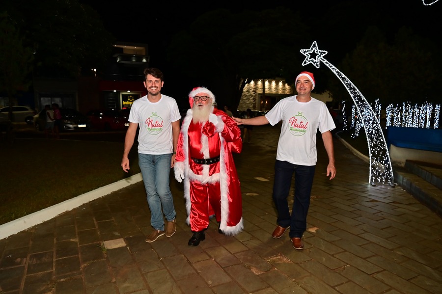 Prefeitura de Itaquiraí inaugura decoração natalina