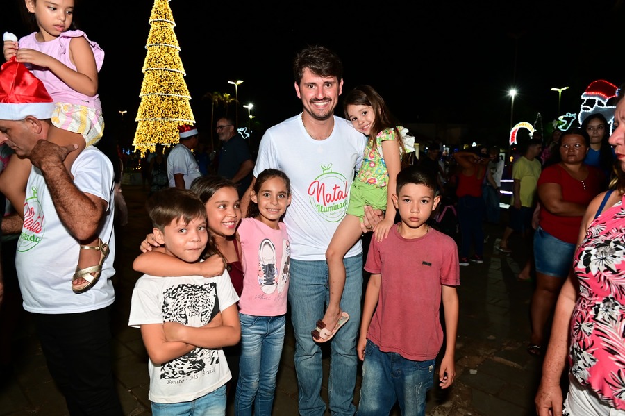Prefeitura de Itaquiraí inaugura decoração natalina