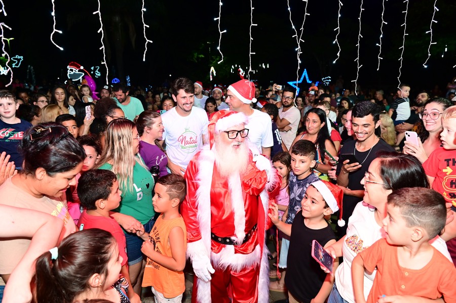 Prefeitura de Itaquiraí inaugura decoração natalina