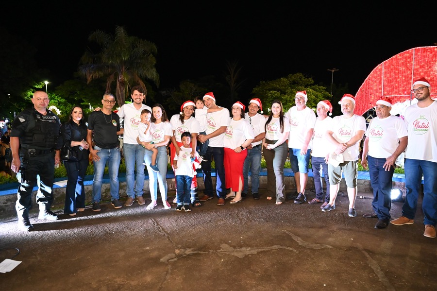 Prefeitura de Itaquiraí inaugura decoração natalina