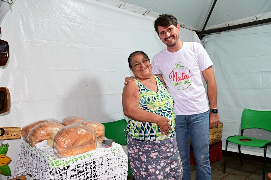 Prefeitura de Itaquiraí inaugura decoração natalina