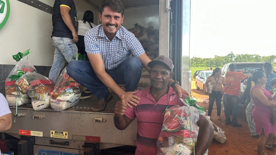 Thalles entrega cestas natalinas para famílias do Complexo Santo Antônio beneficiárias do programa Bolsa Família e PAINF